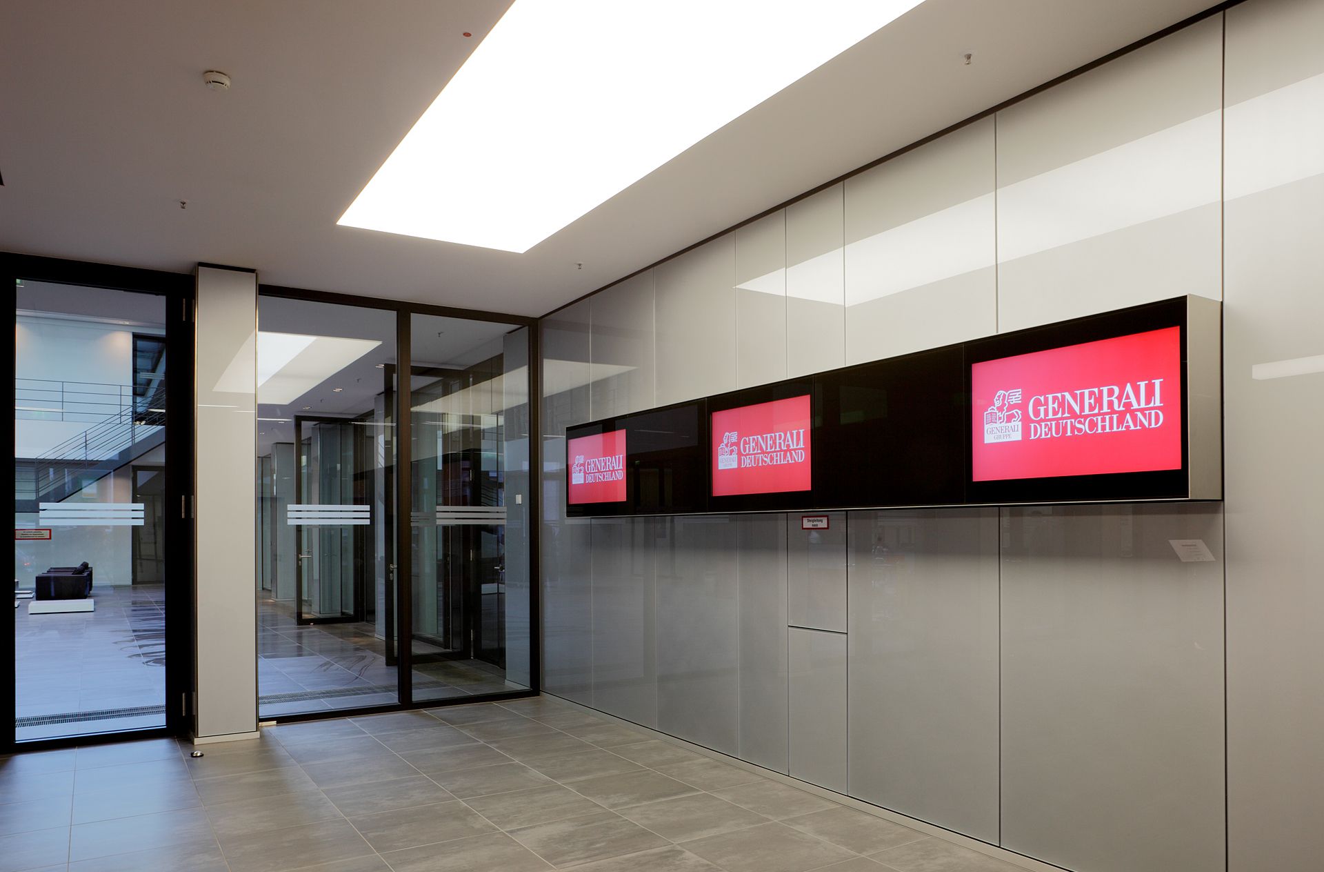 Dominium Generali Deutschland – Medienwand Showroom